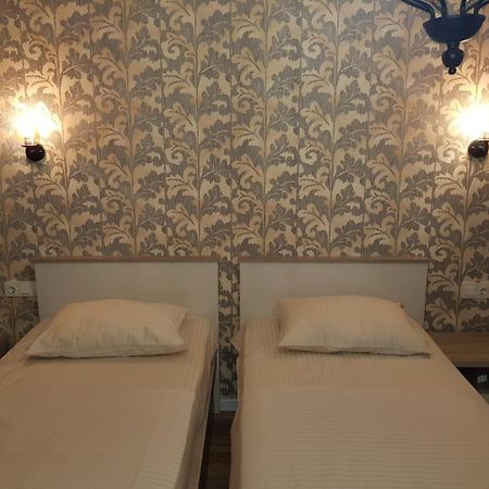 Piazza Batumi Guesthouse Buitenkant foto