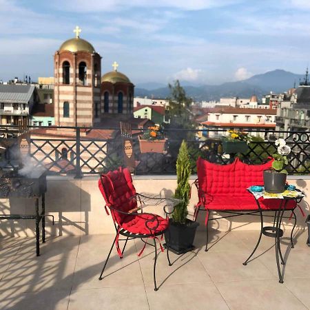 Piazza Batumi Guesthouse Buitenkant foto