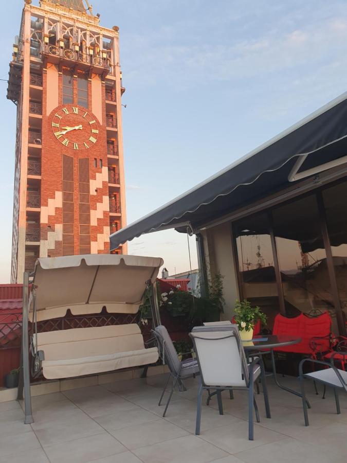Piazza Batumi Guesthouse Buitenkant foto