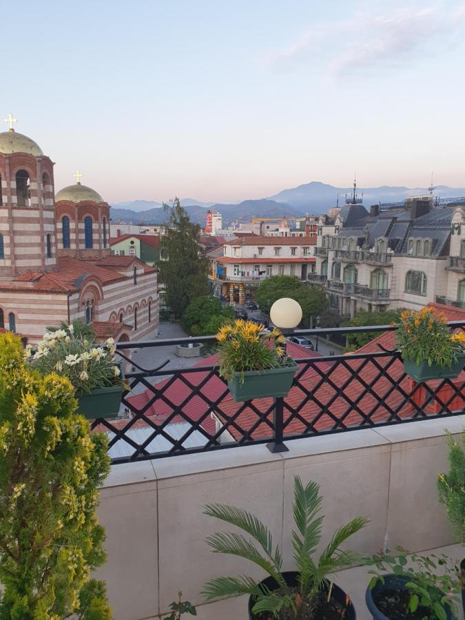 Piazza Batumi Guesthouse Buitenkant foto