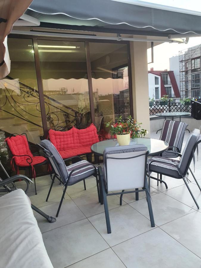 Piazza Batumi Guesthouse Buitenkant foto