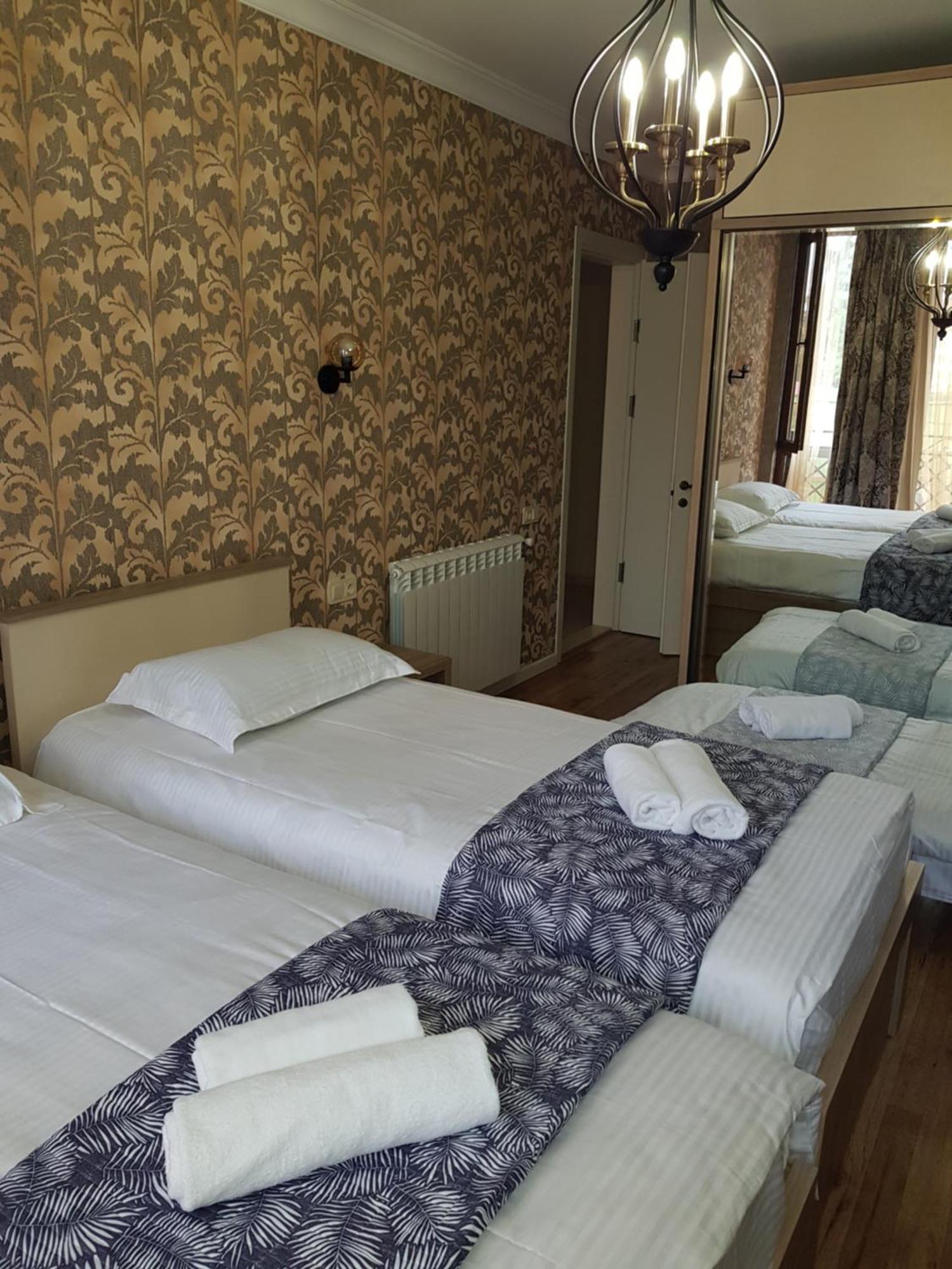Piazza Batumi Guesthouse Buitenkant foto