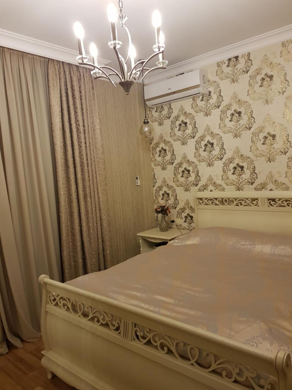 Piazza Batumi Guesthouse Buitenkant foto