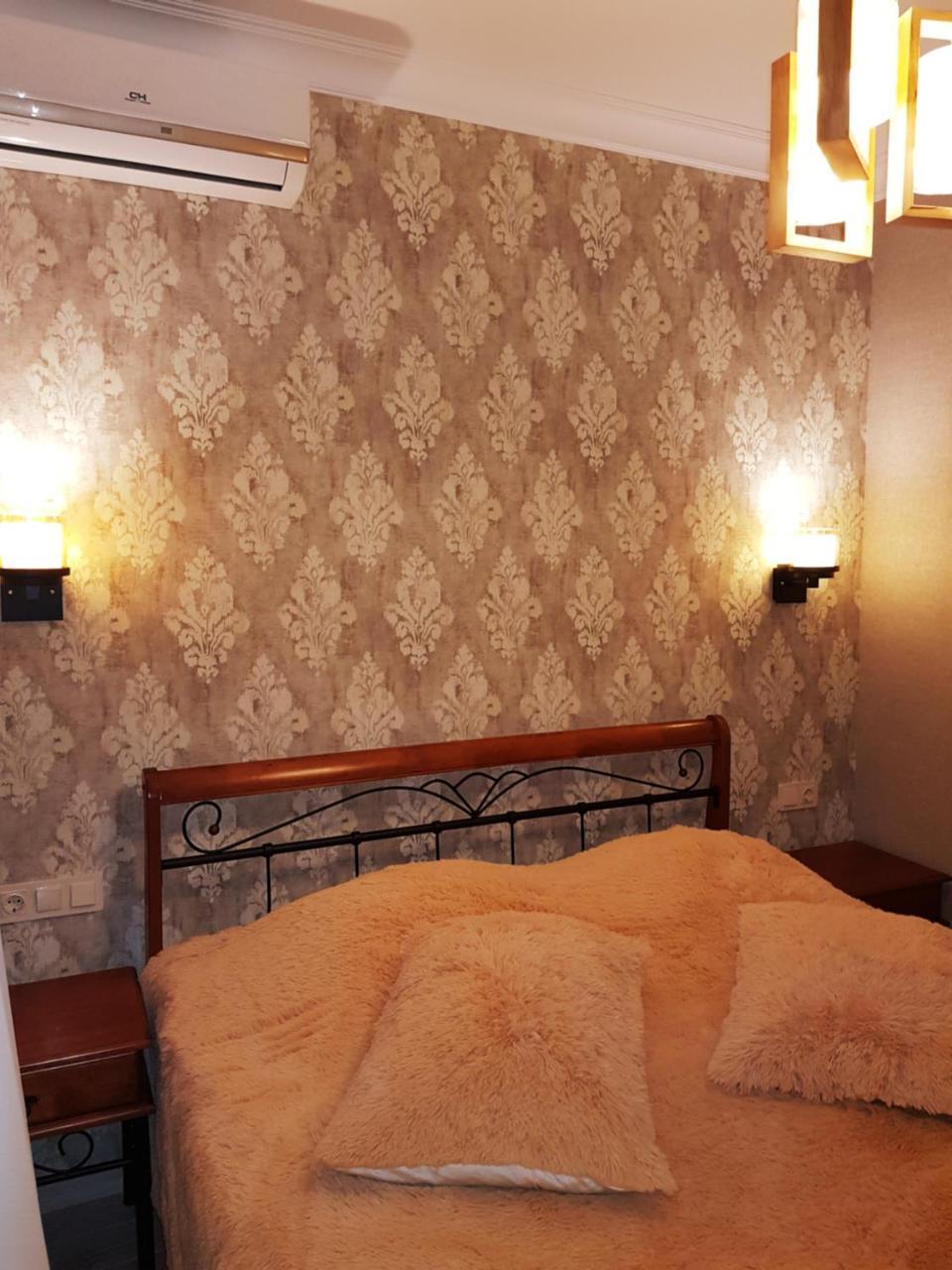 Piazza Batumi Guesthouse Buitenkant foto
