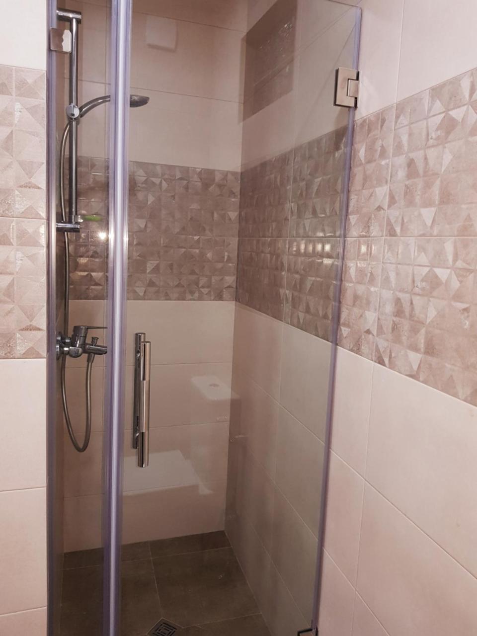 Piazza Batumi Guesthouse Buitenkant foto