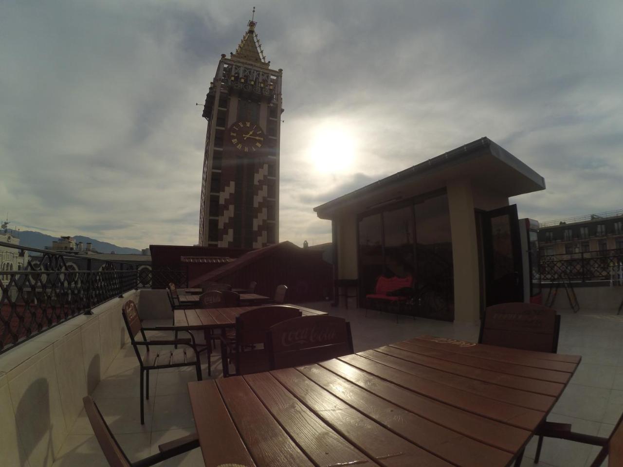 Piazza Batumi Guesthouse Buitenkant foto