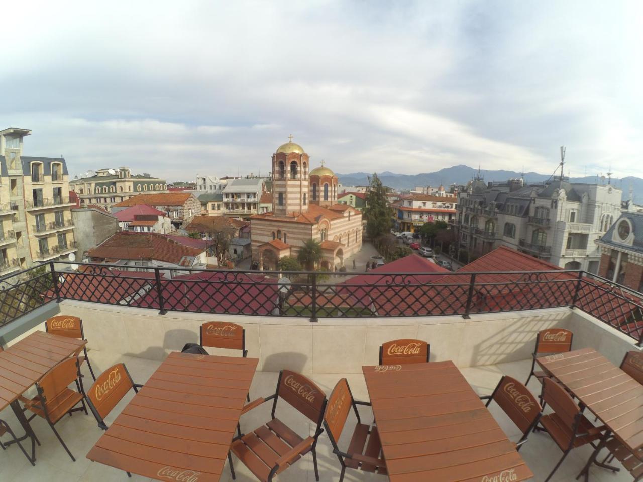 Piazza Batumi Guesthouse Buitenkant foto