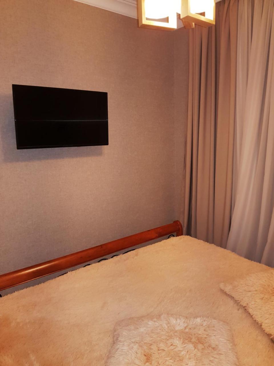 Piazza Batumi Guesthouse Buitenkant foto