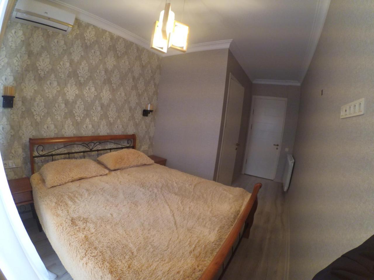 Piazza Batumi Guesthouse Buitenkant foto