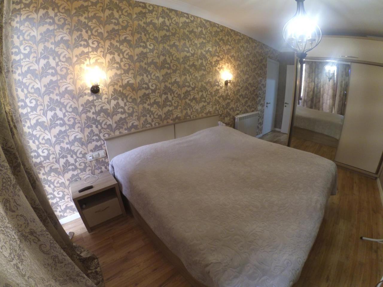 Piazza Batumi Guesthouse Buitenkant foto