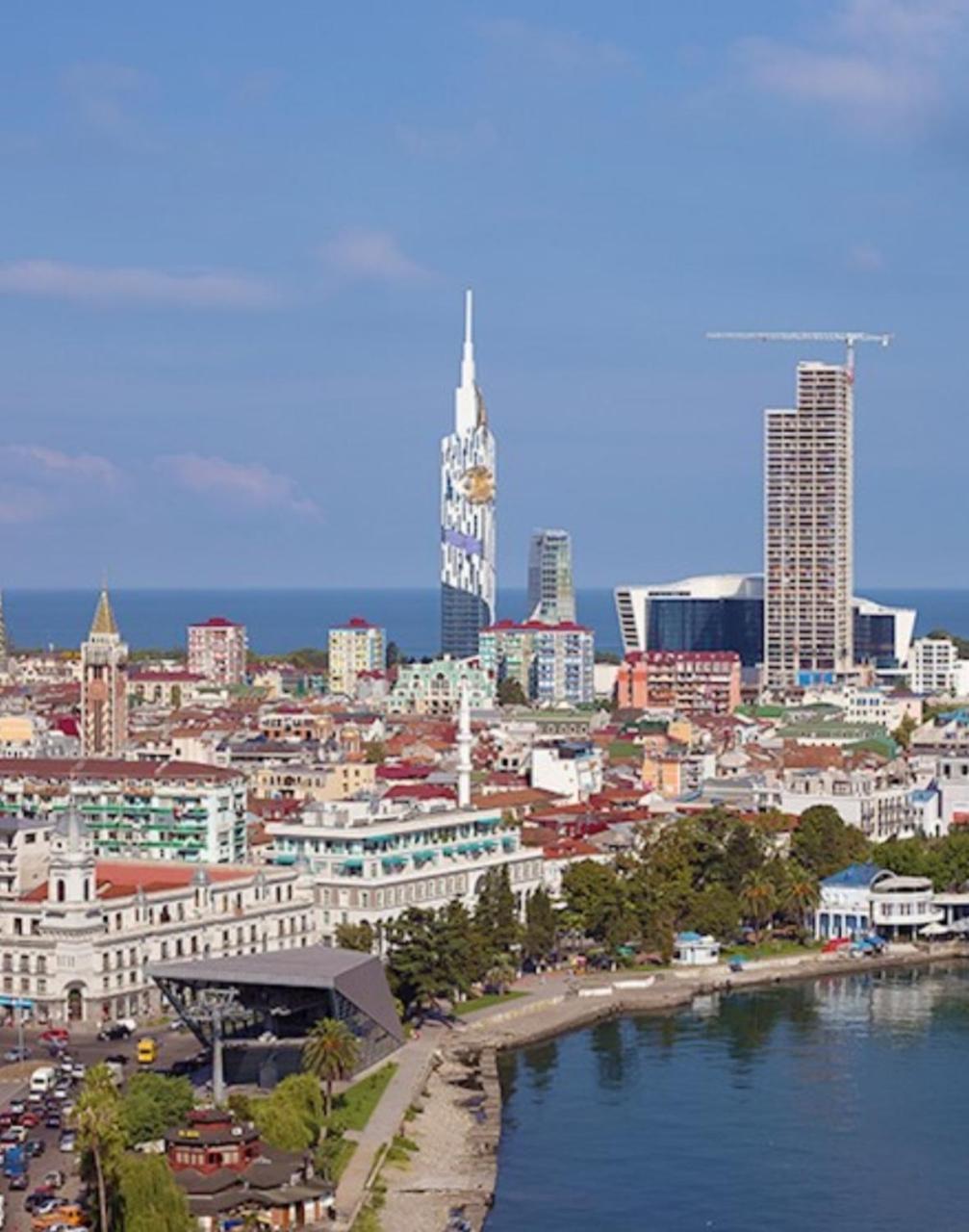 Piazza Batumi Guesthouse Buitenkant foto