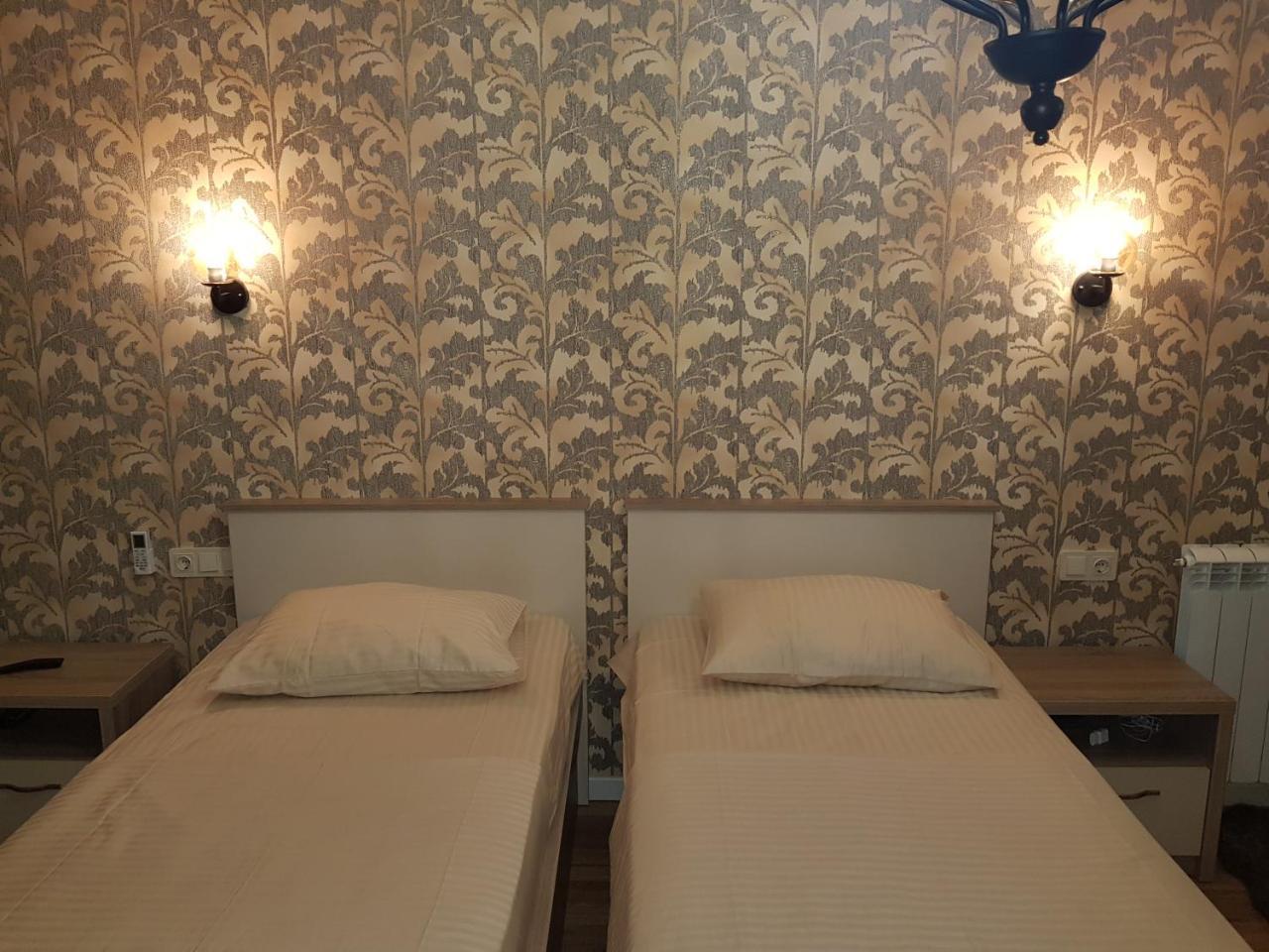 Piazza Batumi Guesthouse Buitenkant foto