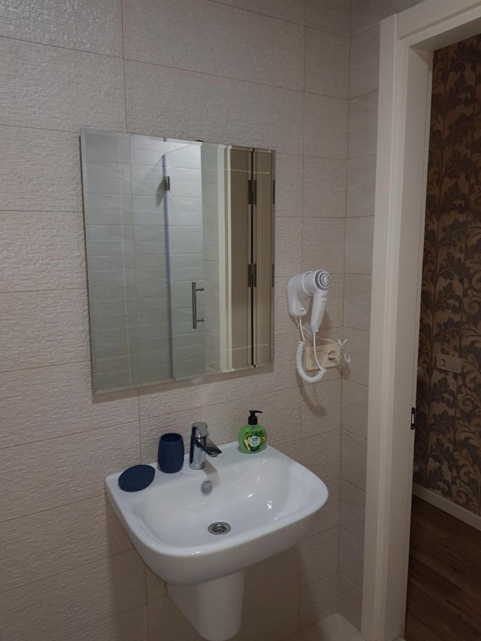 Piazza Batumi Guesthouse Buitenkant foto