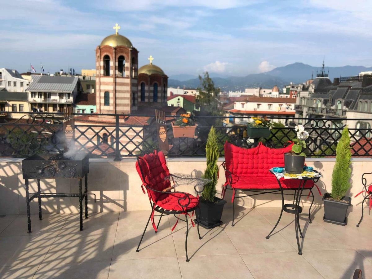Piazza Batumi Guesthouse Buitenkant foto