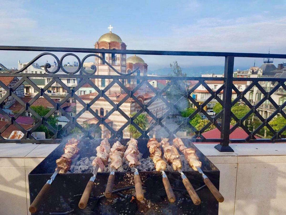 Piazza Batumi Guesthouse Buitenkant foto