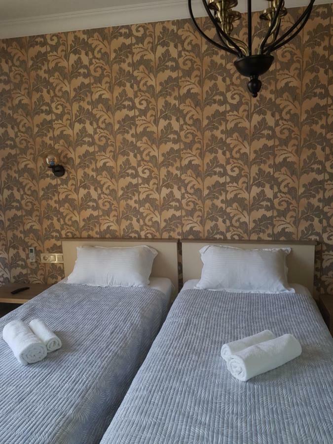 Piazza Batumi Guesthouse Buitenkant foto