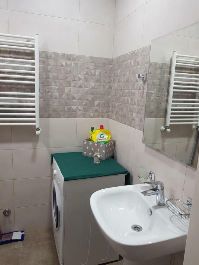 Piazza Batumi Guesthouse Buitenkant foto