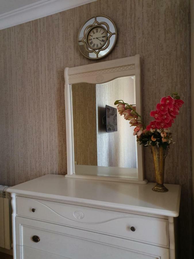 Piazza Batumi Guesthouse Buitenkant foto
