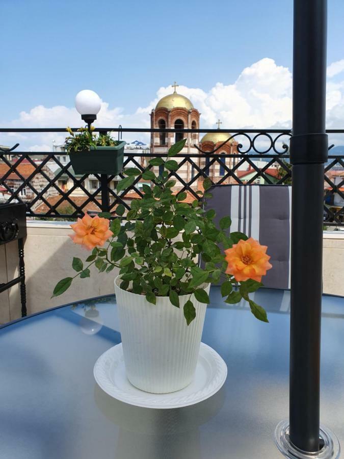 Piazza Batumi Guesthouse Buitenkant foto